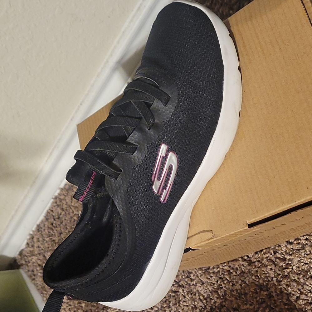 Skechers slip on shoes